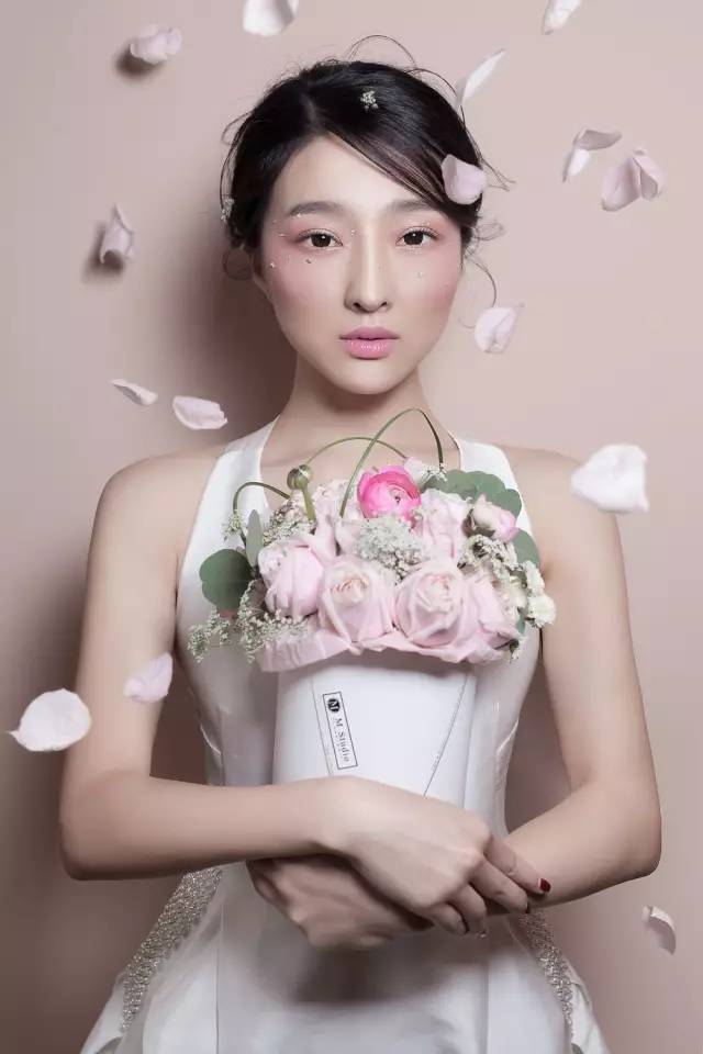 这家三位女掌门人的花店，席卷了成都时尚圈和文艺圈