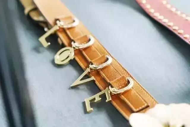 prada春夏信封包,prada三合一包包七夕