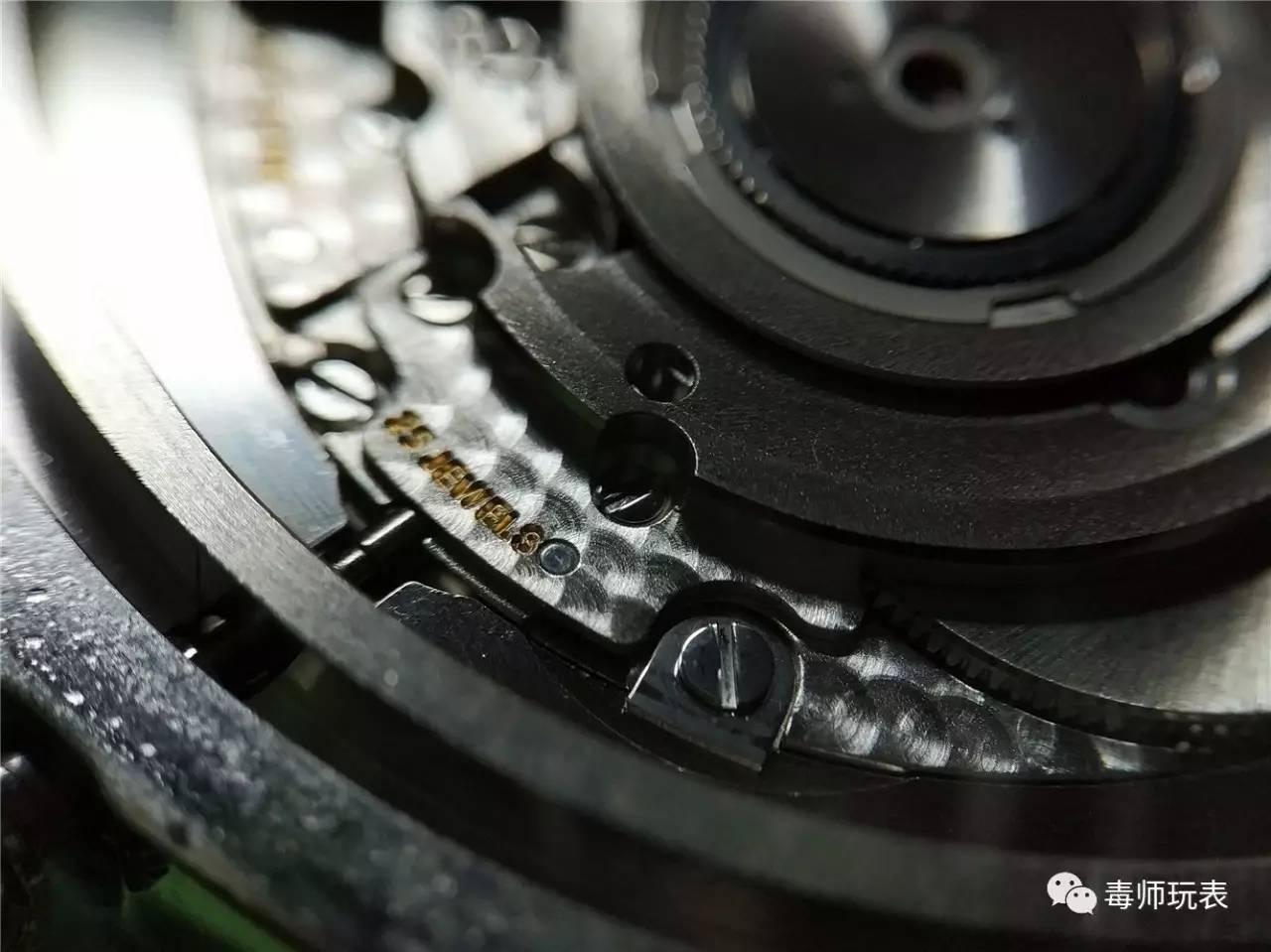 万国柏涛菲诺的秒针是弯的吗,iwc万国柏涛菲诺系列男士腕表