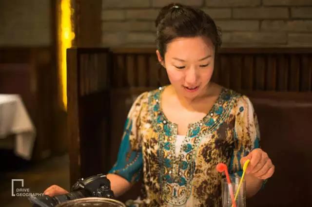 她单枪匹马从杭州出发，开着开着到了非洲腹地