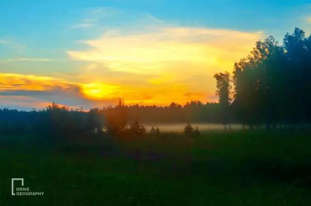 她单枪匹马从杭州出发,开着开着到了非洲腹地