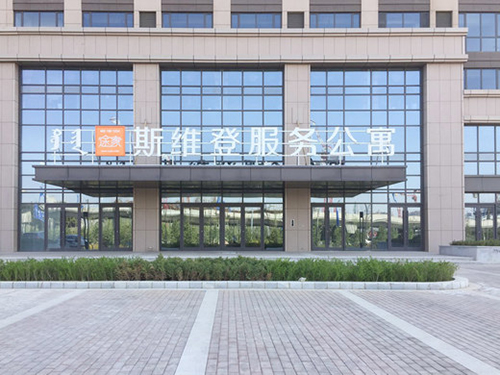 若尔盖草原房车营地,草原深处的房车营地