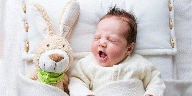 三岁孩子晚上转圈睡觉怎么回事,晚上睡觉不自觉转圈