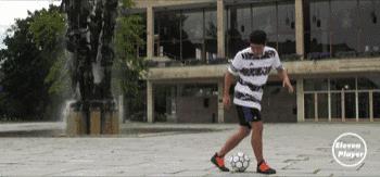 足球教学4种花式实用过人,新手必学的足球花式动作