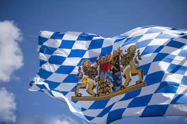 为什么吉利车标很像宾利,吉利666车标