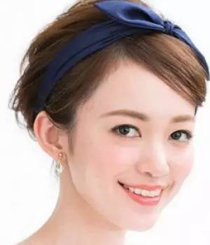 发带编发发型简单又好看,怎么编发发带发型教程