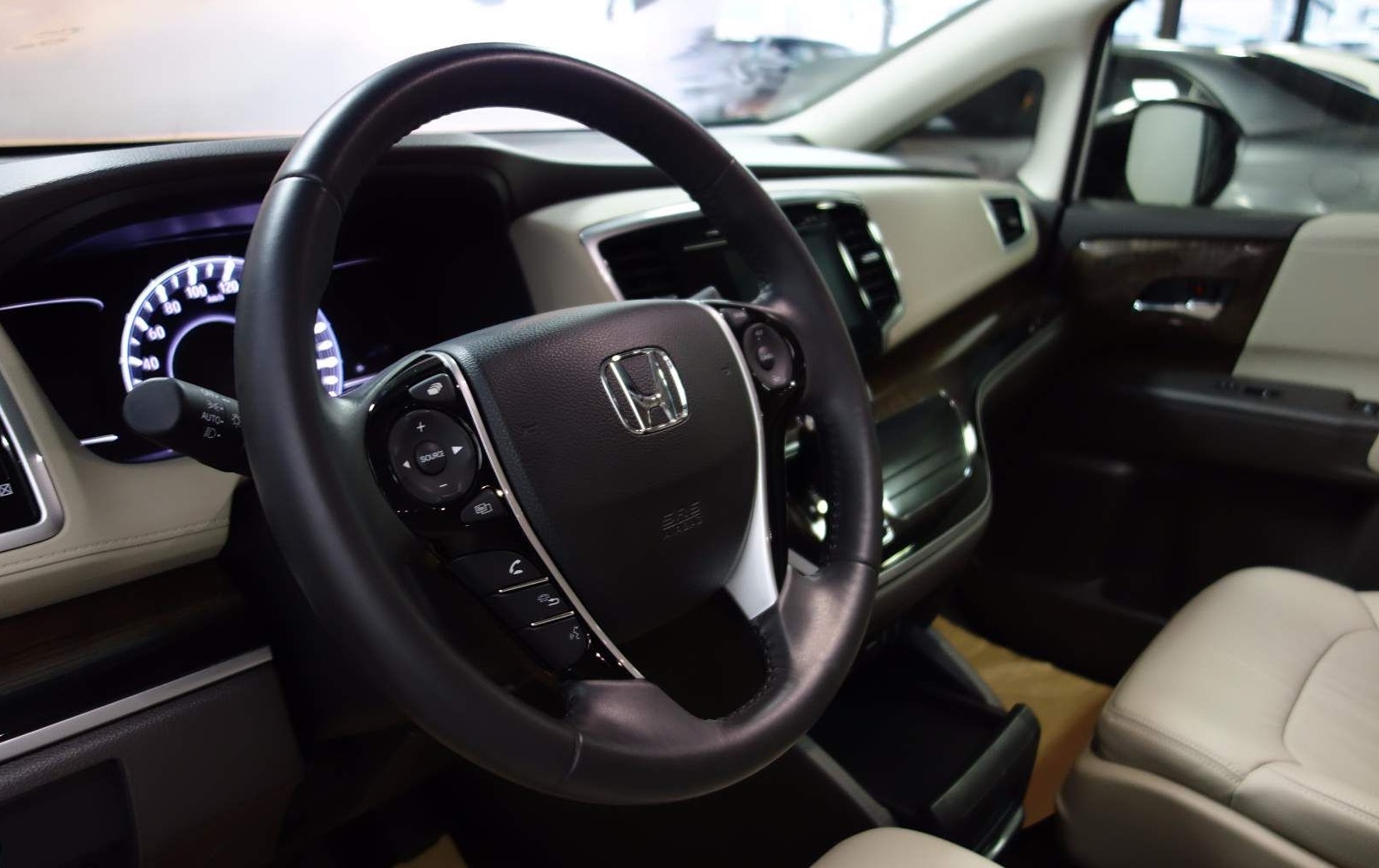 奥德赛2015款与2017款有什么区别,本田奥德赛2015款2.4自动舒适版