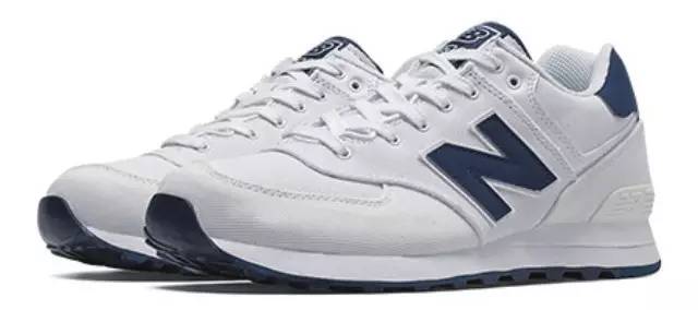 一双小白鞋怎么搭配衣服,一双小白鞋搞定今夏所有搭配