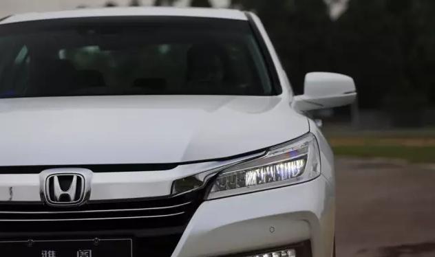 本田雅阁燃油版试驾测评,本田雅阁试驾全面解析