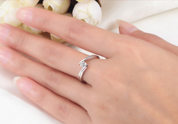 选钻石的几个指标,选钻石就要挑大的