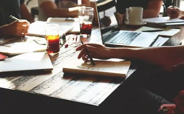 留学生都是富二代吗亲身经历 (为什么留学生都是富二代)