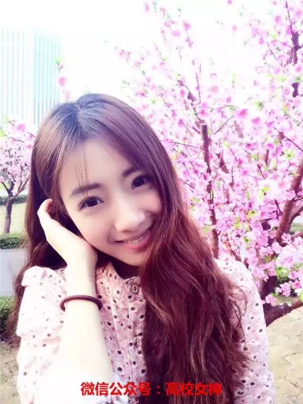 深圳大学女神颜灵兰，七朵组合的高颜值妹子，怎么火不起来？