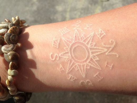 给自己纹身小技巧,素雅的隐形纹身图