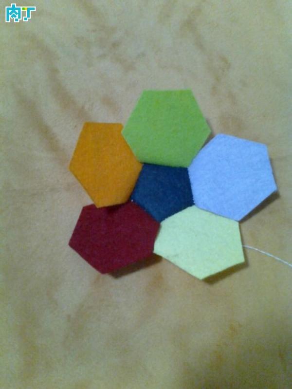 毛绒足球手工制作,不织布足球的做法图片