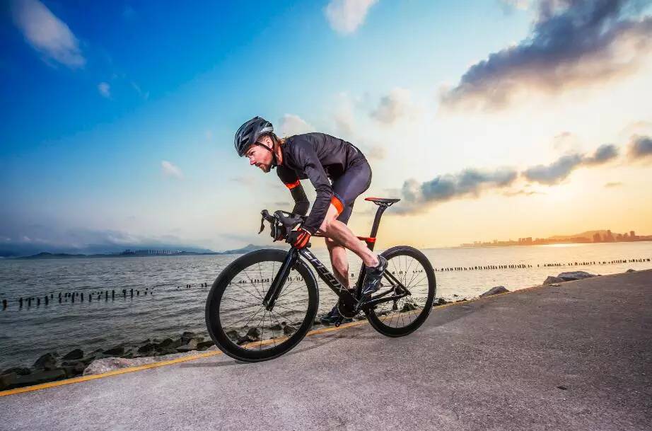 碳纤维自行车性价比最高的一款车,野兽自行车碳纤维