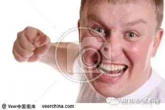 拍照怎么笑得好看又自然不露牙,拍照时如何笑得更好看更自然