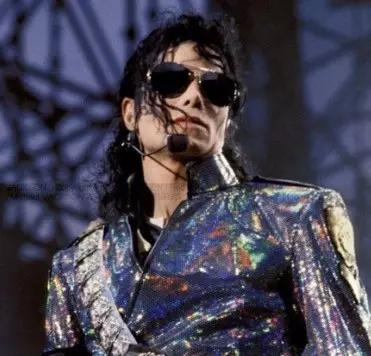 男生如何给自己起个名字,男生怎么给自己起个艺名