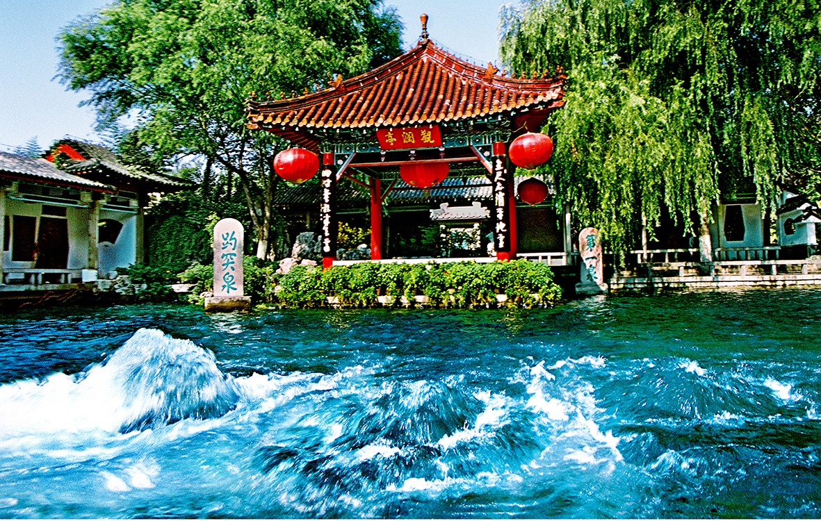 老舍眼中的济南怎么样,老舍的趵突泉作品