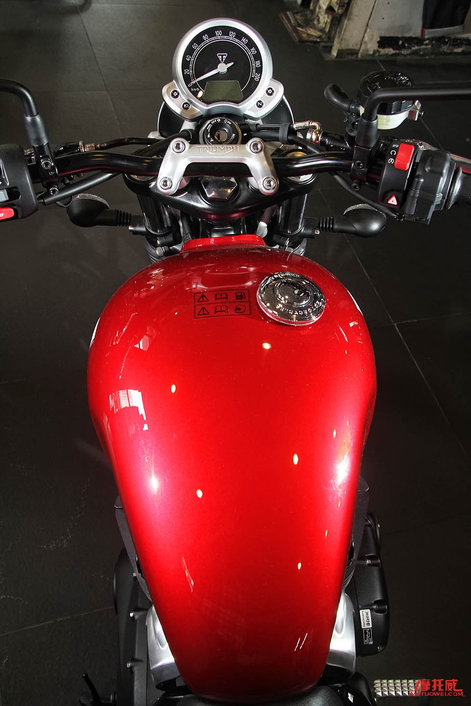 凯旋bonneville1200,凯旋bonneville红色