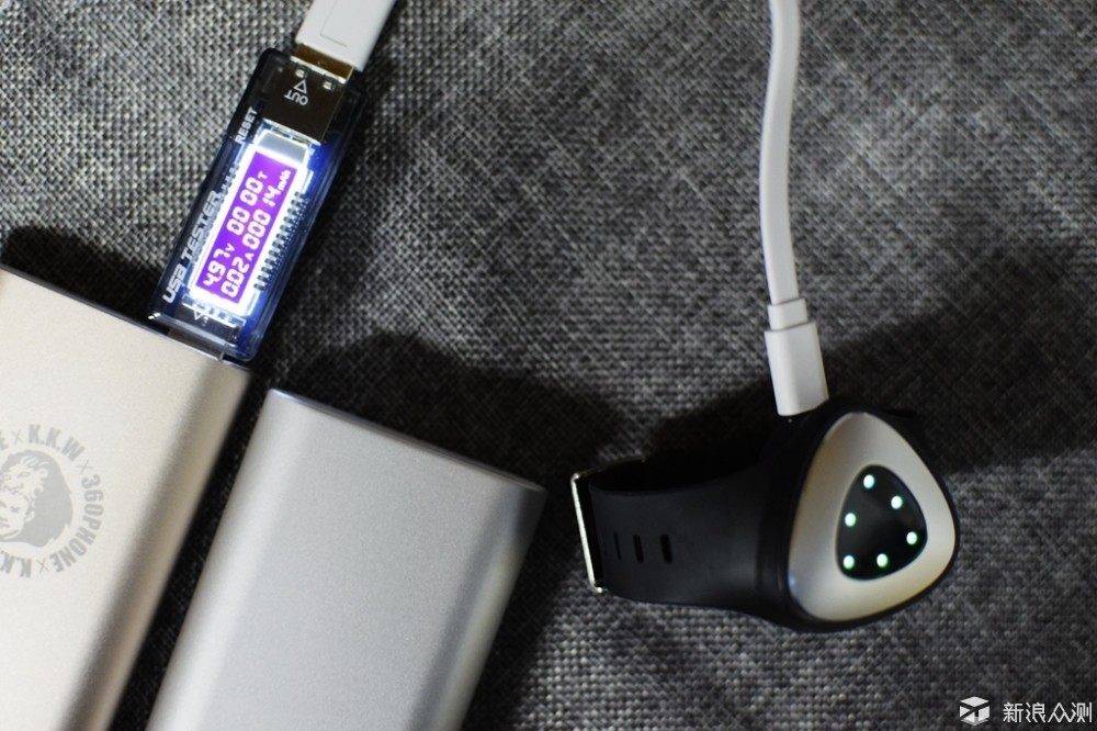 可穿戴产品智能手环两款,小米手环智能穿戴