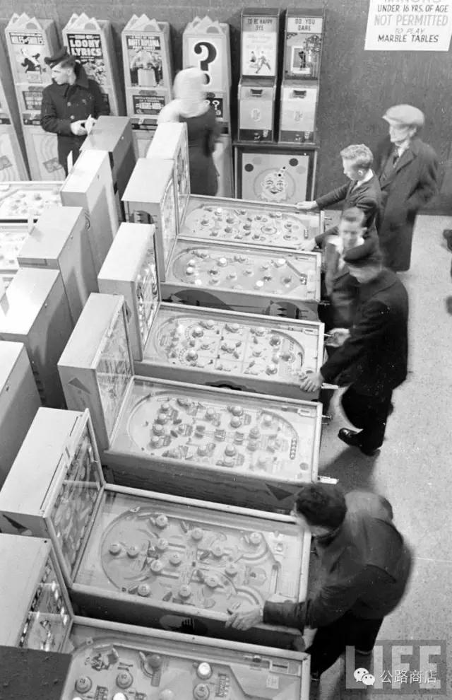 在街头弹珠台上完成人生的第一次*哈梭**，那10块钱我惦记了20年