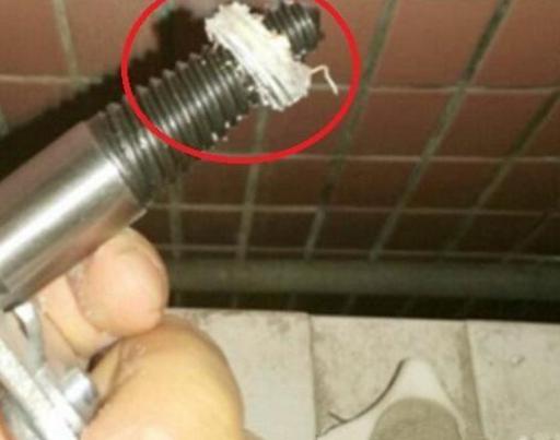 水龙头螺丝断在水管？老师傅教你一招，轻松拿出来