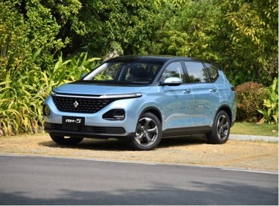 新宝骏6座rm5手动挡的多少钱,新宝骏rm5和五菱宏光plus哪个好