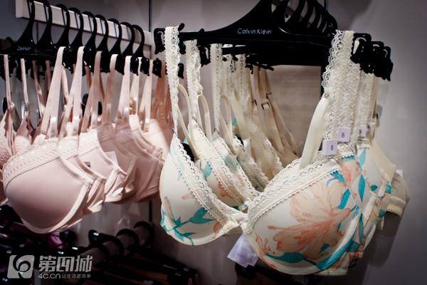 有折扣丨没买新包新鞋新衣服的，都奔这儿去了！