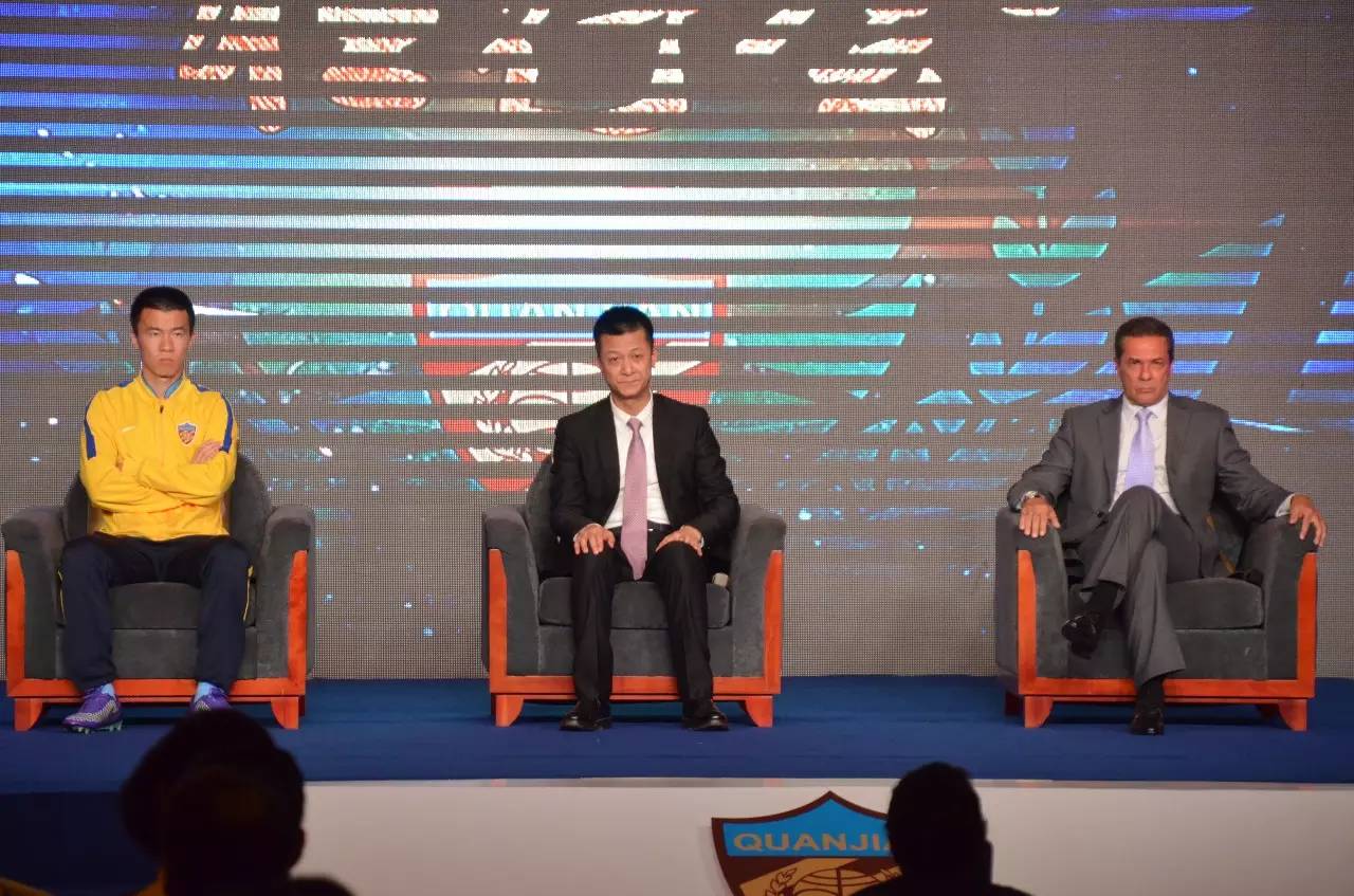 央视足球盛宴女主持,中央5套足球盛宴女主持人