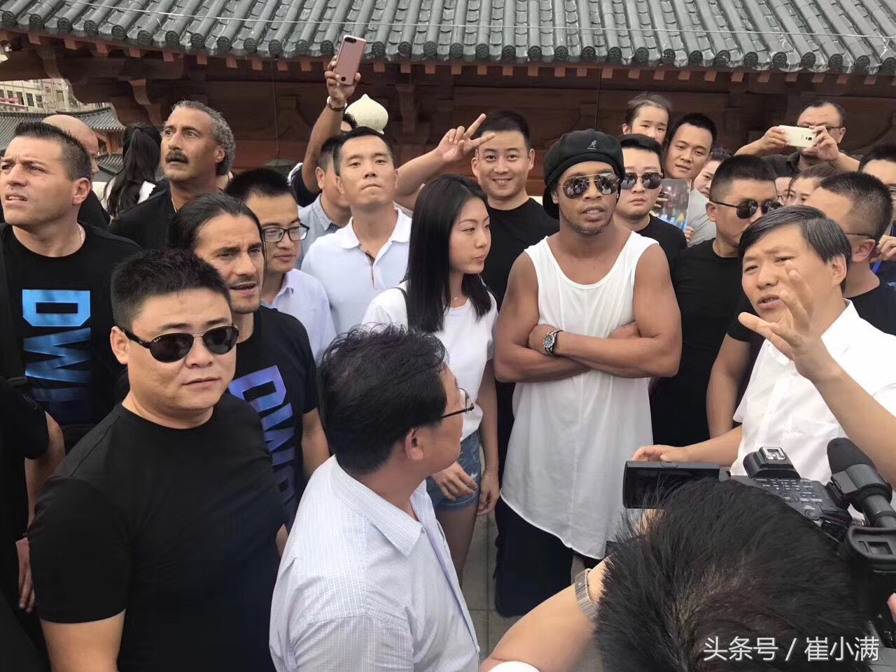 镇安公益行世界足球先生盛赞金台山