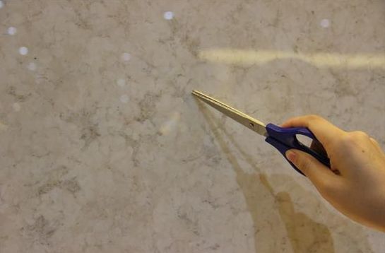 瓷砖有细微划痕是否正常,亮光瓷砖很多划痕有什么办法修复