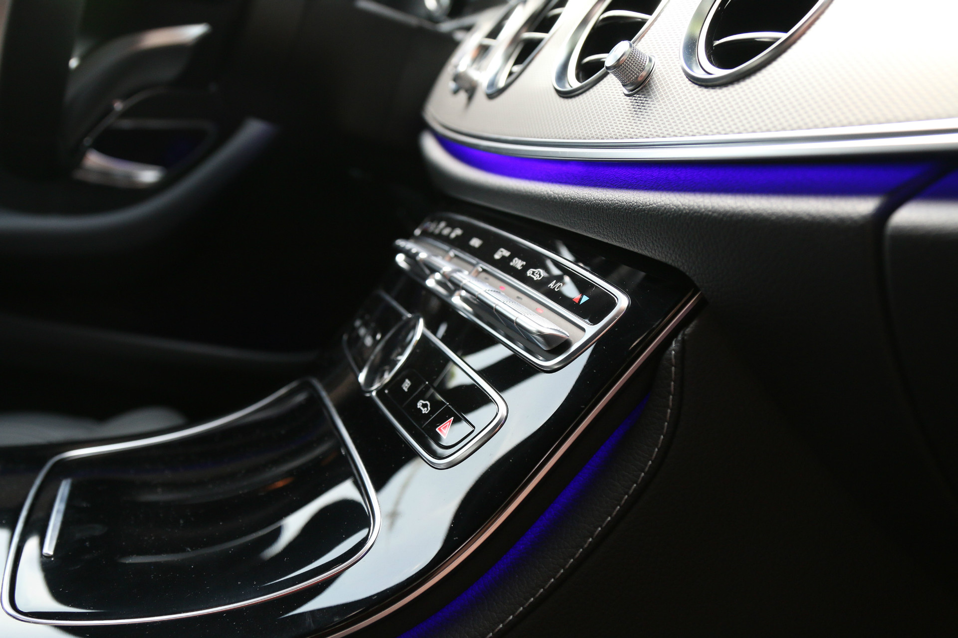 奔驰e级e200的争议点,奔驰e级2024款e200配置参数