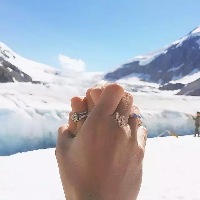 他的朋友圈里都是她,你的朋友圈全是她的照片