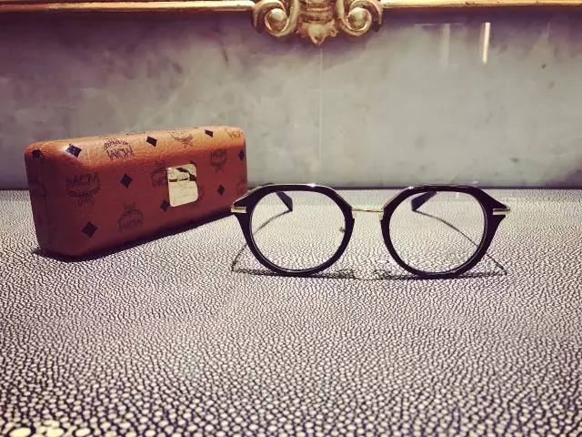 井柏然同款眼镜框,一日一物合集