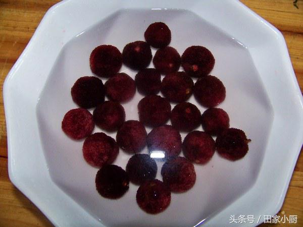 自己家酿的杨梅酒就是好喝,自家制作杨梅酒