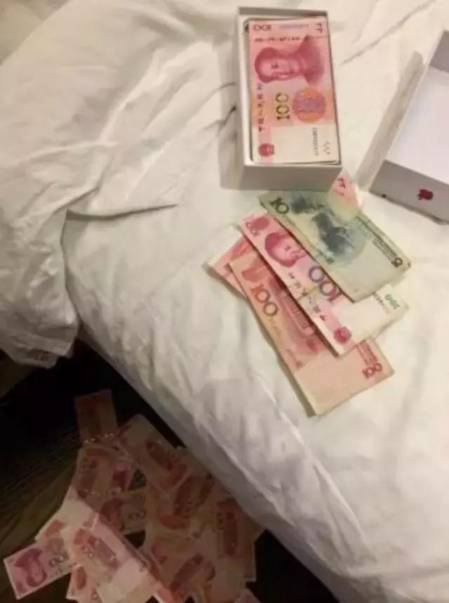 收到老公的礼物我哭了,老公第一次给我买的礼物