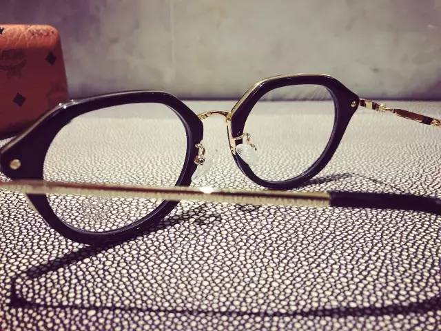 井柏然同款眼镜框,一日一物合集