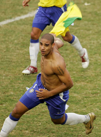 足坛十大柱式中锋,十二怒汉站位在什么时候