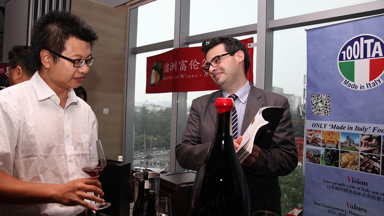 如何鉴别进口葡萄酒的真假,怎样辨别进口葡萄酒的真假