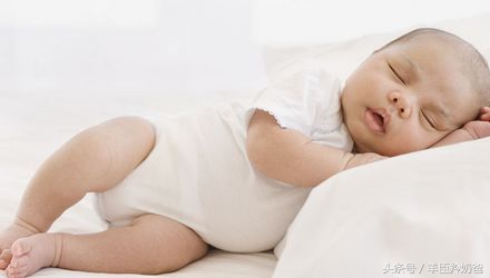 宝宝喜欢侧睡怎么调整头型,宝宝喜欢侧身睡觉原因