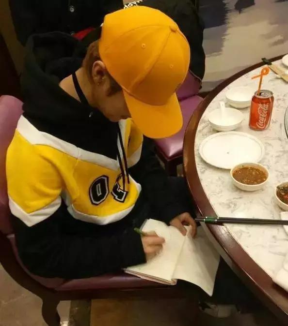 如果偶遇偶像你会怎样,鹿晗最开始跟哪个明星在一起