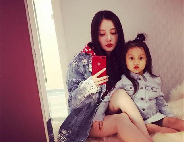 这么丑的LVxSupreme明星还抢着买?网友:变相炫富