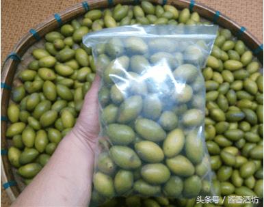 泡橄榄用什么酒好，白酒泡橄榄功效与作用