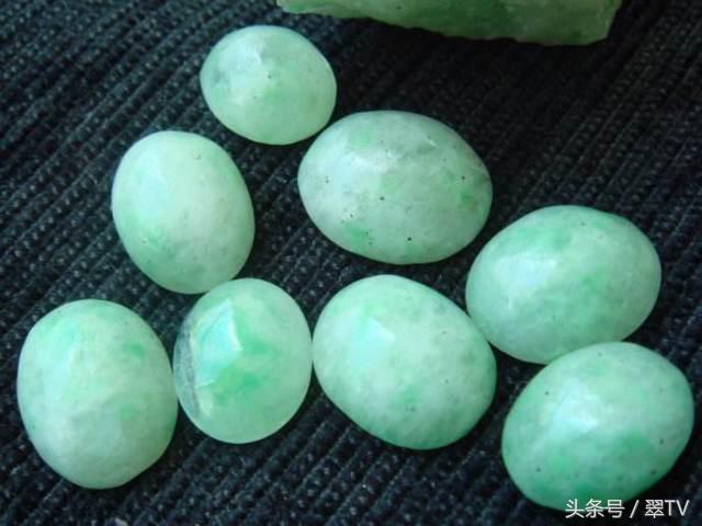 这9种长得很像翡翠的石头，价格很便宜，买错你就吃大亏