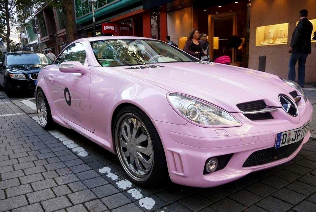 全世界粉红色的车，全被这个化妆品品牌承包了