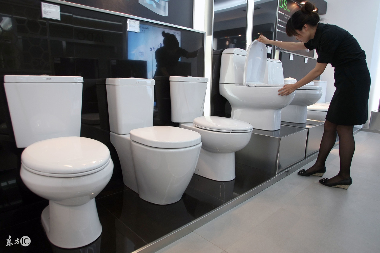 马桶被屎堵了但还缓慢下水,钢丝球掉进马桶堵了怎么办