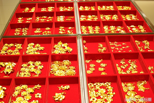 万足金和品牌金有什么区别,名牌金和万足金的区别