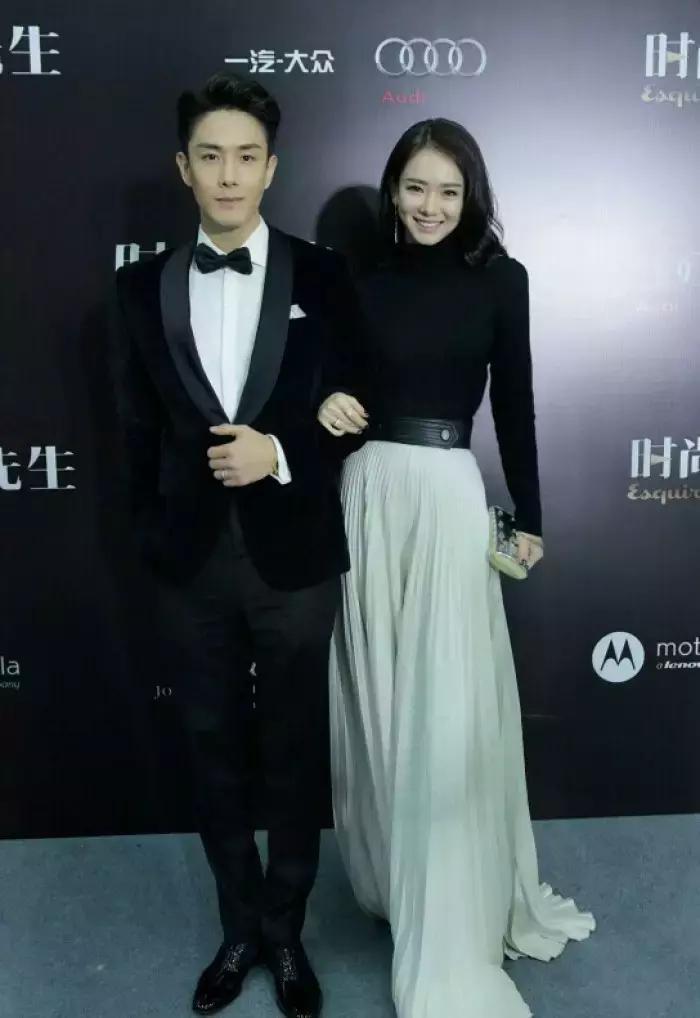 终于知道娱乐圈哪对CP爱撒狗粮了，隔着屏幕都闻到恋爱的酸臭味