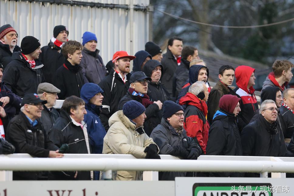 看台负能量宣泄与良好氛围的营造，英国球迷怎么看？｜体育文化
