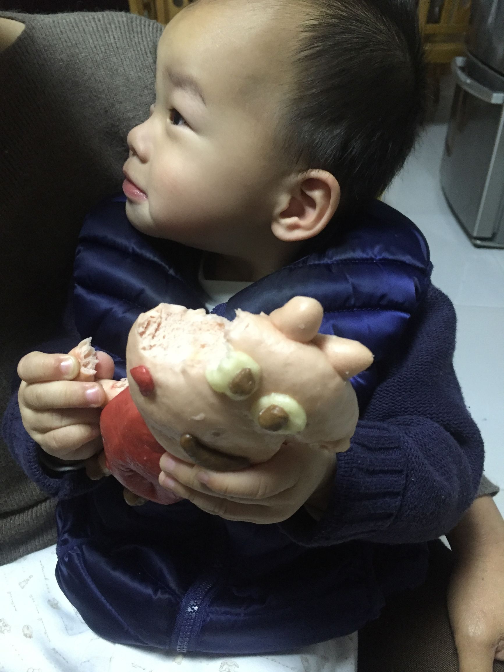 小猪佩奇做雪糕和面包,小猪佩奇做可以吃的小馒头